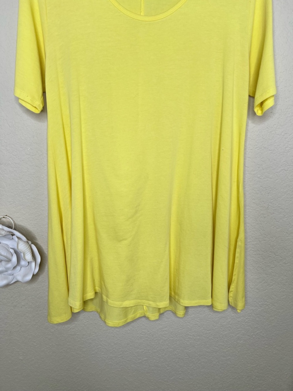 NTM LuLaRoe Perfect T Yellow Swing Top Side Slit Half Sleeve Large - Picture 4 of 14